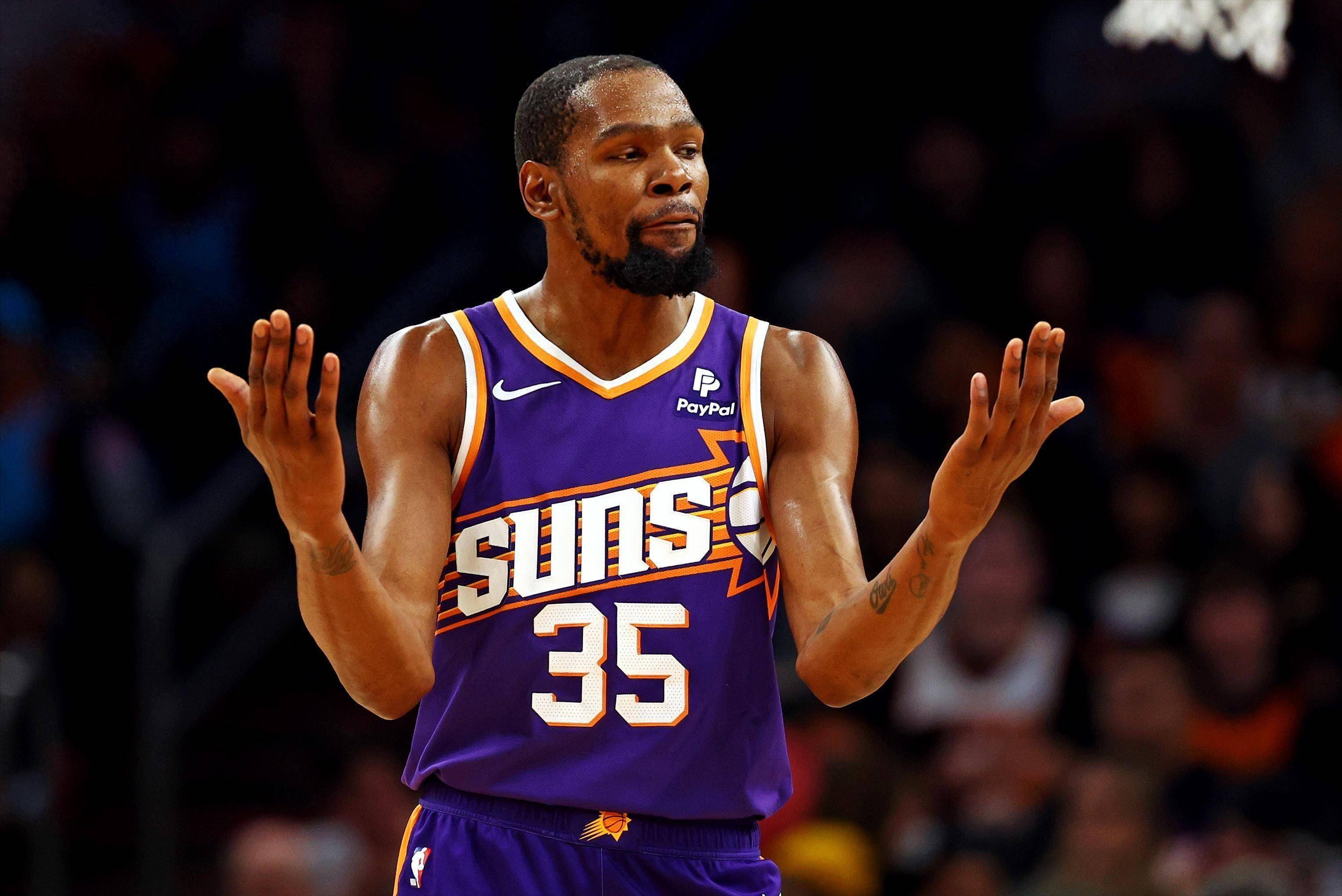 他的肌肉拉 他的肌肉拉